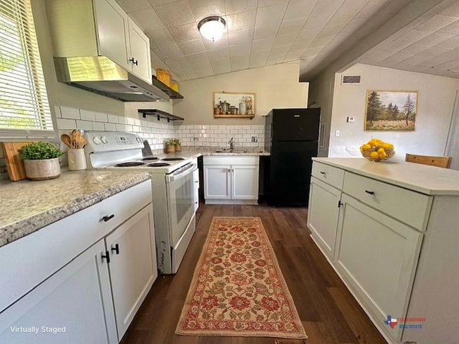APT-3 - 123 Stavena Rd, Home with 2 bedrooms, 1 bathrooms and 1 parking in Wharton TX | Image 4