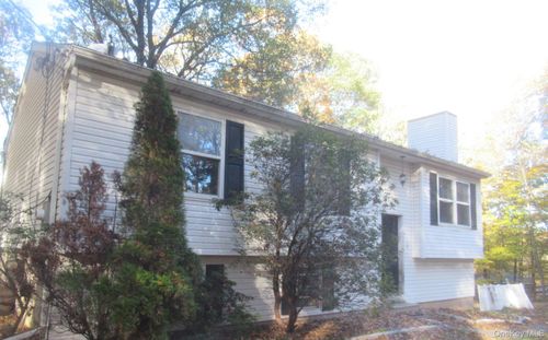 11 Park Ln, Holmes, NY, 12531-5304 | Card Image