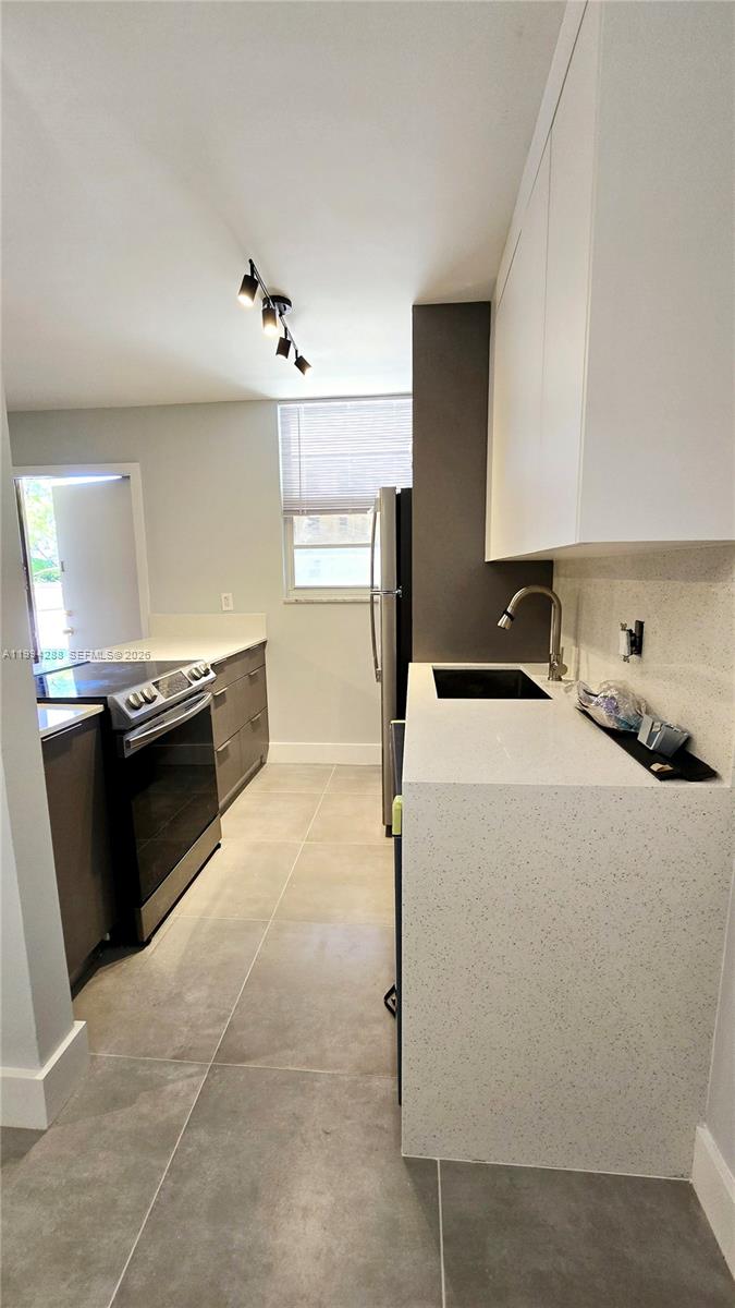 Residential Lease in Hollywood 5