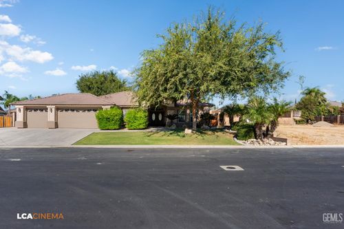 11341 Tee Box Ln, Taft, CA, 93268-9747 | Card Image