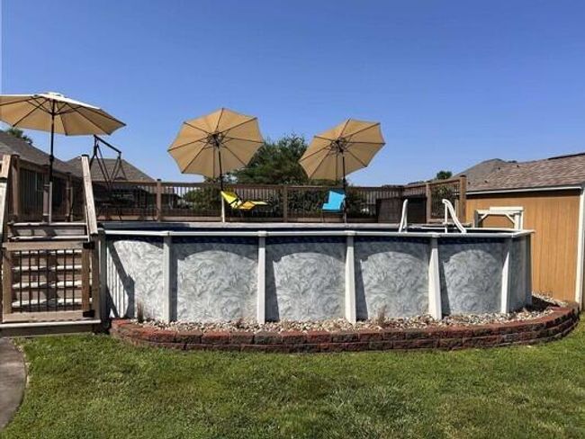 Pool 3 | Image 32