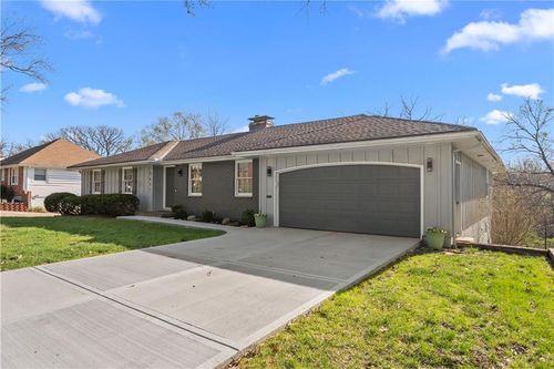 8401 Northern St, Raytown, MO, 64138-3447 | Card Image