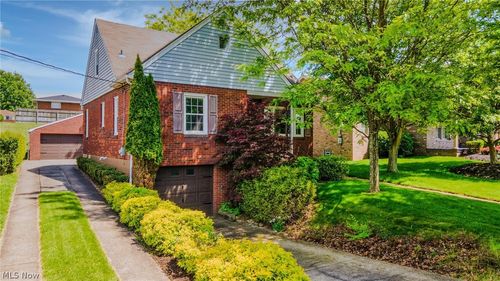 1322 Overlook Dr, Weirton, WV, 26062-5125 | Card Image