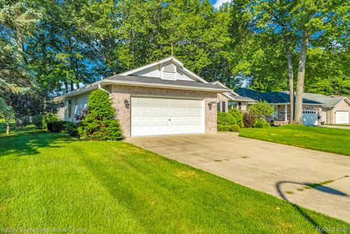 3901 Oak Hills Circle, Port Huron, MI, 48060 | Card Image