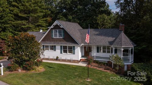 168 Mountain Valley Dr, Hendersonville, NC, 28739-9723 | Card Image