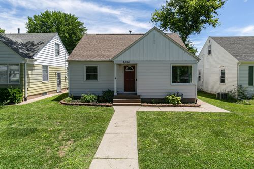 2456 32nd St, Moline, IL, 61265-4912 | Card Image