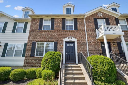 1152 Kinneton, Columbus, OH, 43228-9099 | Card Image