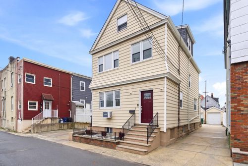 2 Obrien Ct, Bayonne, NJ, 07002 | Card Image