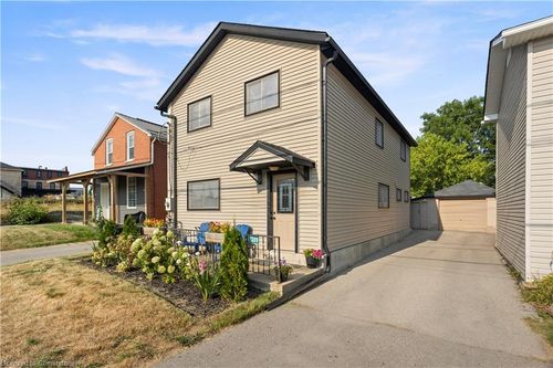 1309 Swan St, Ayr, ON, N0B1E0 | Card Image