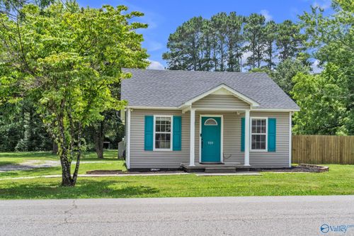 909 5th Ave, Athens, AL, 35611-1305 | Card Image
