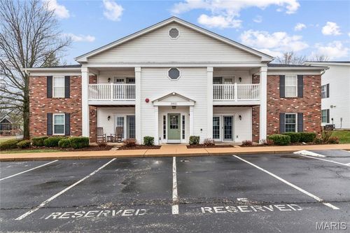 unit-e-3402 Country Stone Manor Dr, Manchester, MO, 63088-1452 | Card Image