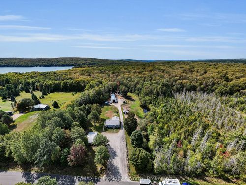 1062 Skyline Dr, Burks Falls, ON, P0A1C0 | Card Image