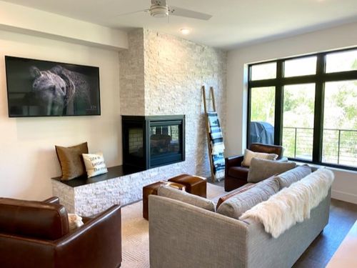 933-930 Blue River Pkwy, Silverthorne, CO, 80498-8958 | Card Image