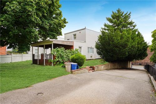 2594 40th Ave, Long Island City, NY, 11101-3810 | Card Image