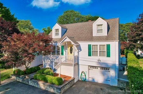 18 Corsino Ave, Old Lyme, CT, 06371-2422 | Card Image