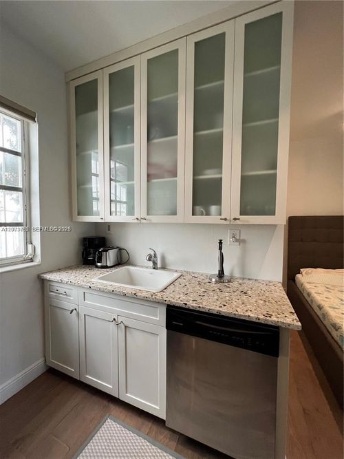 apt-12-439 15th St, Miami Beach, FL, 33139-7911 | Card Image