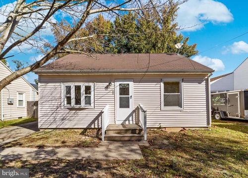 33 Pinewood Ave, CARNEYS POINT, NJ, 08069-2837 | Card Image