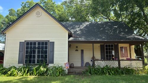 102 E 14th St, Joshua, TX, 76058-3101 | Card Image
