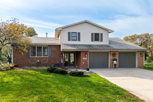 6005 Dodds Dr, Bettendorf, IA, 52722-6542 | Card Image
