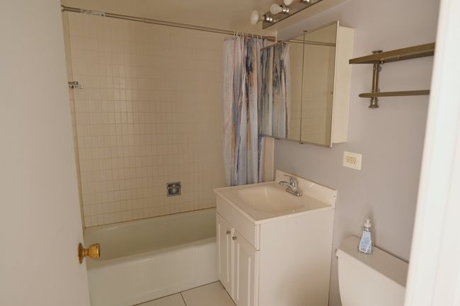 APT-201 - 4410 W 111 Th St, Condo with 2 bedrooms, 1 bathrooms and 1 parking in Oak Lawn IL | Image 6