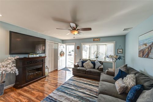 869 Udall Rd, West Islip, NY, 11795-1404 | Card Image