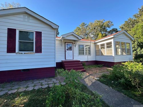 131 Magnolia St, Hot Springs, AR, 71901-3254 | Card Image