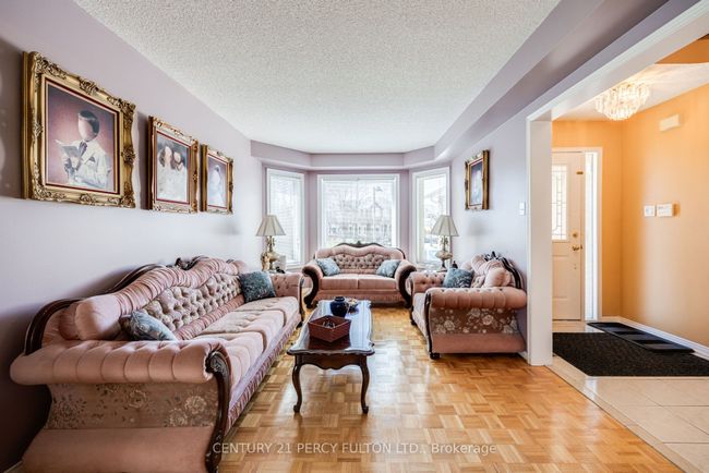 249 Mossbrook Sq, House other with 4 bedrooms, 4 bathrooms and 2 parking in Pickering ON | Image 4