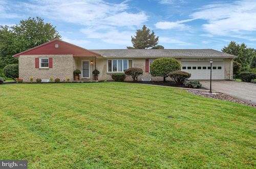 218 Meadow Ln, CHAMBERSBURG, PA, 17202-4447 | Card Image