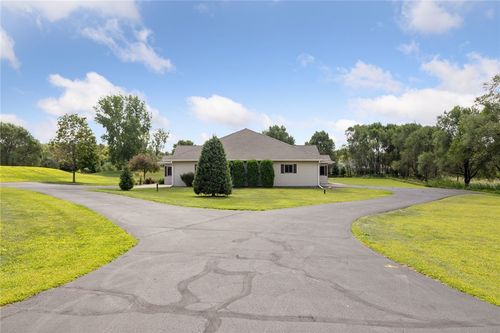 1-921 Meadowood Ln, Hudson, WI, 54016-7518 | Card Image