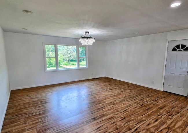 Plenty of room for dining room table | Image 4