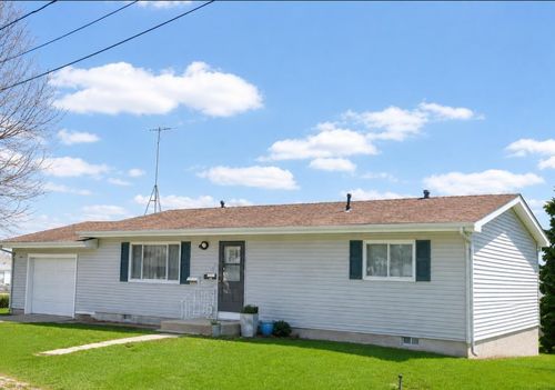 700 7th St, Gladbrook, IA, 50635-7754 | Card Image