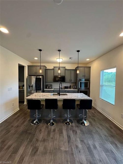 5712 Baverhof Dr, Greensboro, NC, 27405-8311 | Card Image