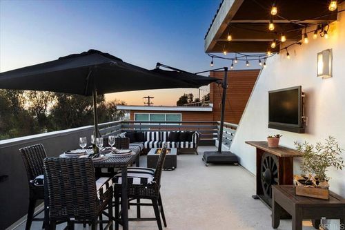 2517 State St, Carlsbad, CA, 92008-1624 | Card Image