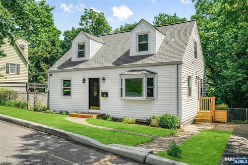 33 Irvington Pl, Hawthorne, NJ, 07506-3601 | Card Image
