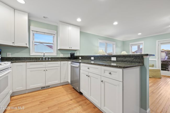 B - 537 Third Ave S, Condo with 4 bedrooms, 5 bathrooms and 1 parking in Kure Beach NC | Image 18