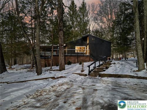 2329 Cramer Ct, Bushkill, PA, 18324-7901 | Card Image