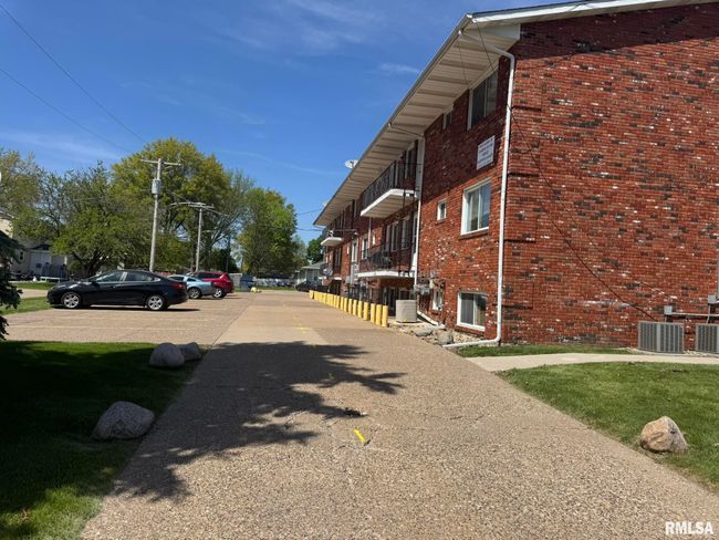 APT-9 - 400 N 5 Th St, Condo with 2 bedrooms, 2 bathrooms and 1 parking in Eldridge IA | Image 18