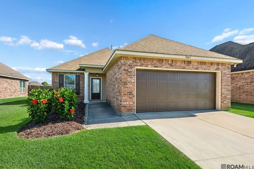 9067 Redwood Lake Blvd, Zachary, LA, 70791-8342 | Card Image