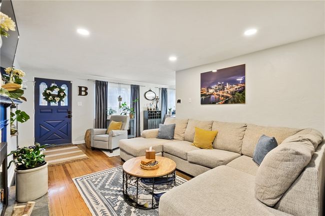 1009 Connor Rd, House other with 5 bedrooms, 2 bathrooms and 1 parking in Castle Shannon PA | Image 4