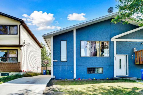 3632 39 Street Ne, Calgary, AB, T1Y5H6 | Card Image