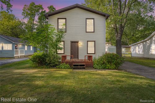 4866 Filer St, Waterford, MI, 48328-2843 | Card Image