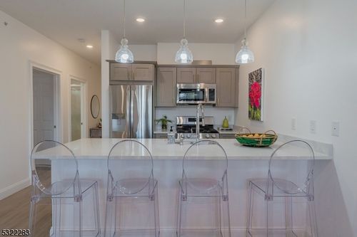 403-1026 Stuyvesant Ave, Union, NJ, 07083-6023 | Card Image