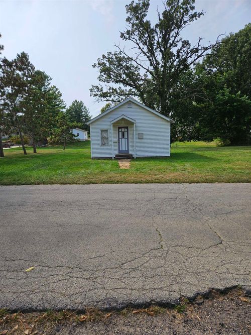 722 N Brewster Ave, Freeport, IL, 61032-3113 | Card Image
