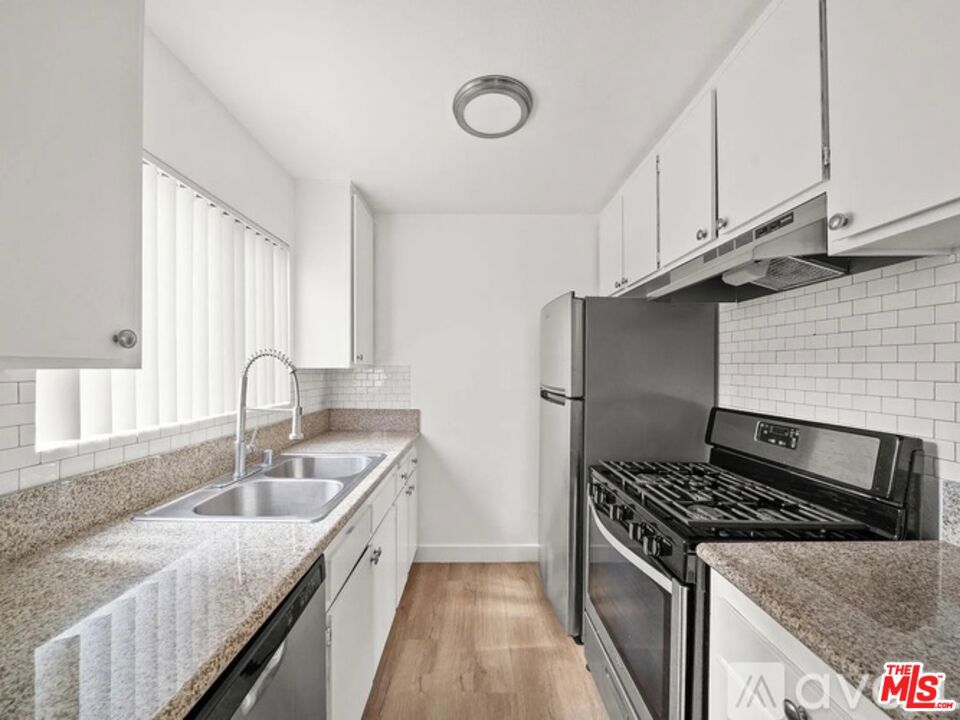 Residential Lease in Manhattan Beach 2