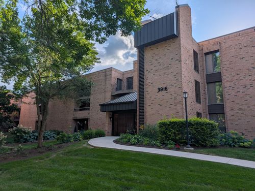 3916 N Oakland Ave, Shorewood, WI, 53211-2277 | Card Image