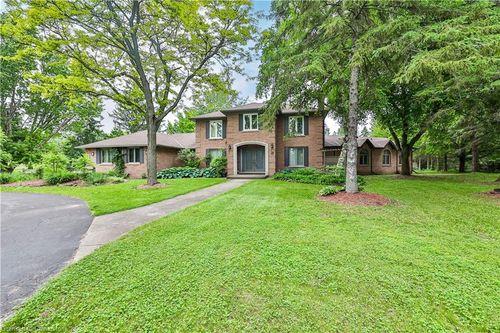 10 Karendale Cres, Freelton, ON, L8B0Z6 | Card Image