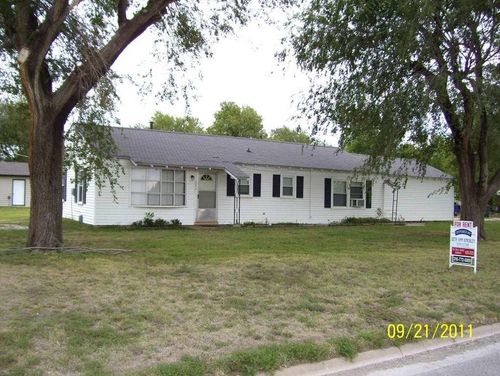 302 E 1st St, Sedgwick, KS, 67135-9307 | Card Image
