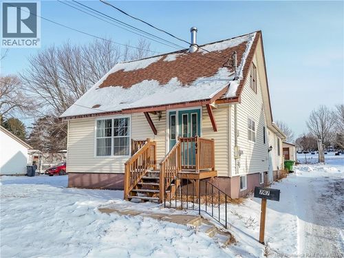 747 Maclaren Ave, Fredericton, NB, E3A3L4 | Card Image