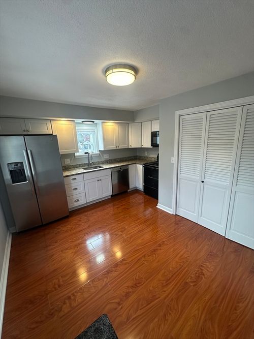 2-83 Taylor St, Waltham, MA, 02453-5245 | Card Image