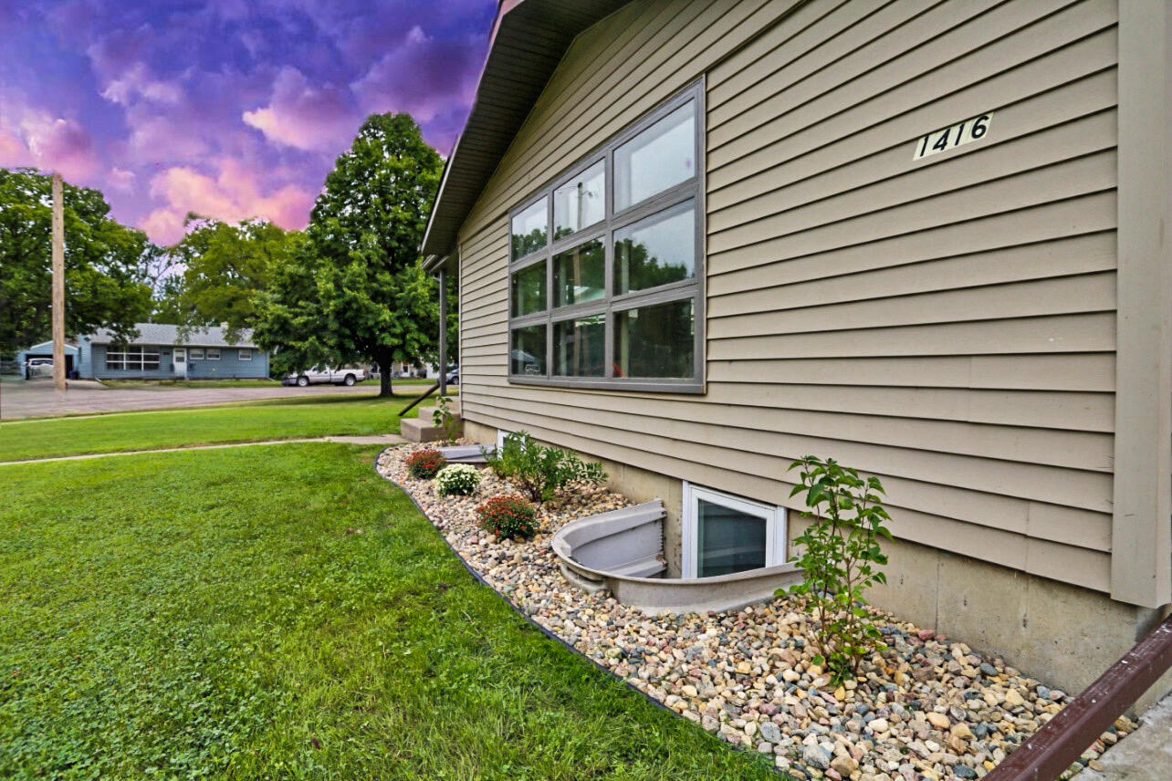 Dick Dr, Aberdeen, SD 57401